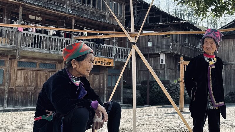 Dong_Women_s_Cloth__A_Harmony_of_Tradition_and_Daily_Life - Khabar Asia Dong_Women_s_Cloth__A_Harmony_of_Tradition_and_Daily_Life