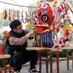 Dongyang's 'Bench Loong' Lanterns Illuminate Community Spirit Ahead of Spring Festival