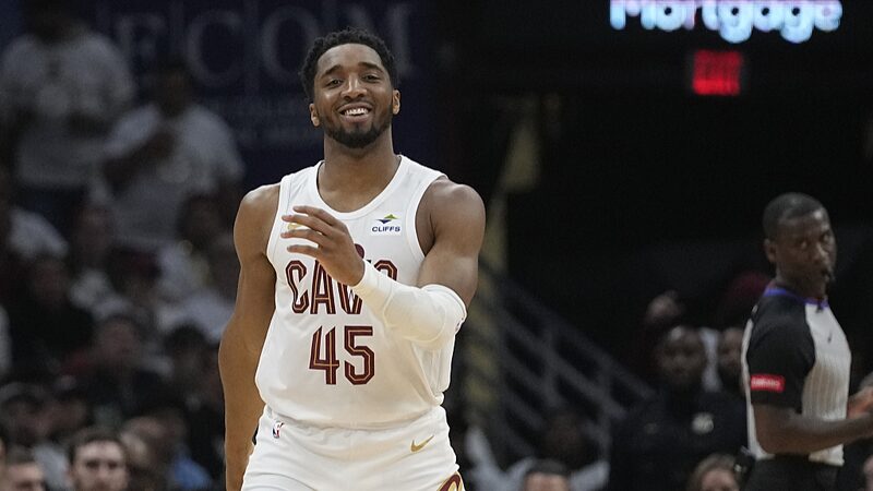 Donovan_Mitchell_Secures_1503_Million_Deal_with_Cavaliers_A_Boost_to_NBAs_Global_Appeal - Khabar Asia Donovan Mitchell Secures $150.3 Million Deal with Cavaliers: A Boost to NBA's Global Appeal