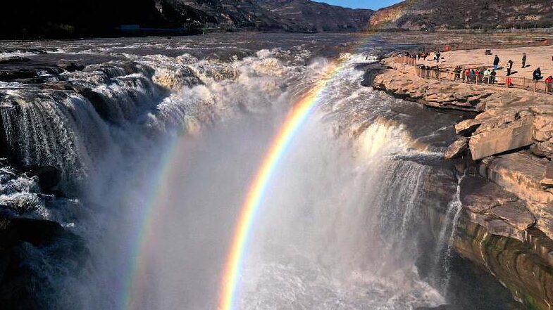 Double_Rainbow_Delights_Visitors_at_Chinas_Hukou_Waterfall - Khabar Asia Double Rainbow Delights Visitors at China's Hukou Waterfall