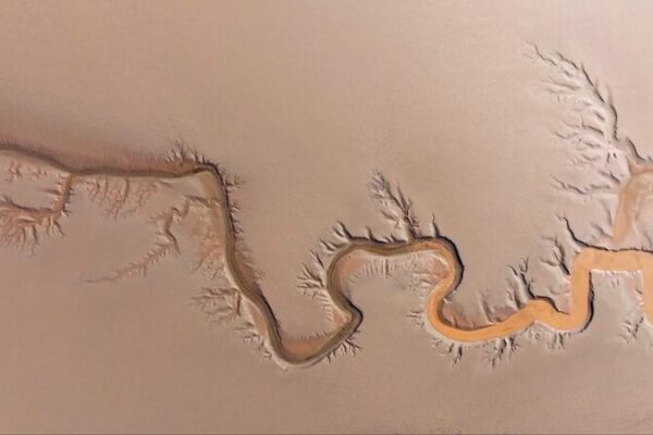 Dragon-Shaped Tidal Patterns Captured Along Qiantang River in East China Dragon-Shaped Tidal Patterns Captured Along Qiantang River in East China video poster