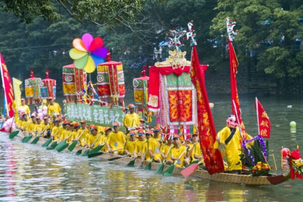 Dragon Boat Parades Illuminate Foshan Ahead of Duanwu Festival