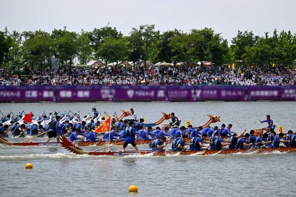 Dragon Boats Slice Through Waves at 2024 Race in Yancheng City Dragon Boats Slice Through Waves at 2024 Race in Yancheng City video poster