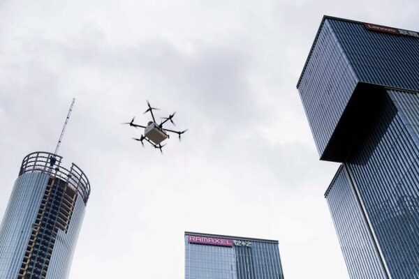 Drone_Test_Revolutionizes_Baggage_Delivery_at_Shenzhen_Airport