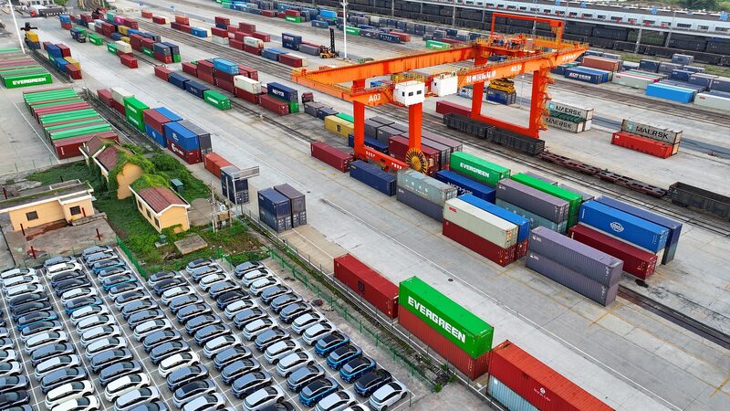 EUs_Tariffs_on_Chinese_EVs_Face_Backlash_Amid_Impact_Concerns - Khabar Asia EU's Tariffs on Chinese EVs Face Backlash Amid Impact Concerns