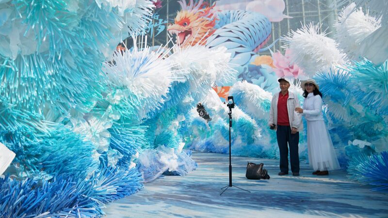 Eco-Friendly_Dream_Wave_Art_Installation_Transforms_Kunmings_Cityscape - Khabar Asia Eco-Friendly 'Dream Wave' Art Installation Transforms Kunming's Cityscape