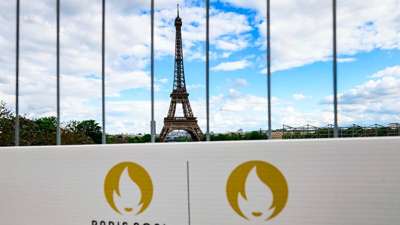 Eiffel_Tower_Showcases_Olympic_Rings_for_2024_Summer_Games_Countdown - Khabar Asia Eiffel Tower Showcases Olympic Rings for 2024 Summer Games Countdown