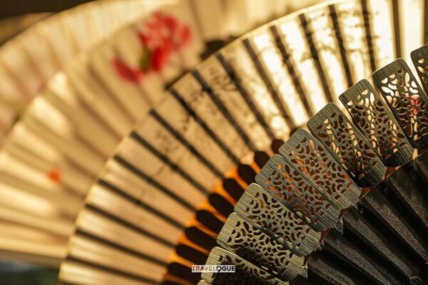 Elegance Unfolded: The Timeless Beauty of Suzhou Fans Elegance_Unfolded__The_Timeless_Beauty_of_Suzhou_Fans