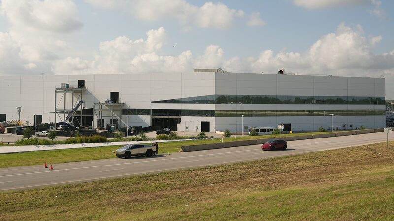 Elon_Musk_Asserts_Tesla_Will_Weather_Potential_Trump_EV_Policy_Changes - Khabar Asia Elon_Musk_Asserts_Tesla_Will_Weather_Potential_Trump_EV_Policy_Changes