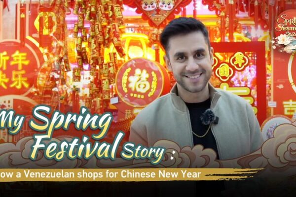 Embracing Tradition: A Venezuelan's Journey Through Shenzhen's New Year Market video poster
