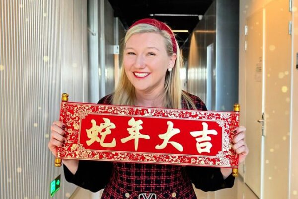 Embracing the Guardian Snake: A New Year Wish from Southern China Embracing_the_Guardian_Snake__A_New_Year_Wish_from_Southern_China
