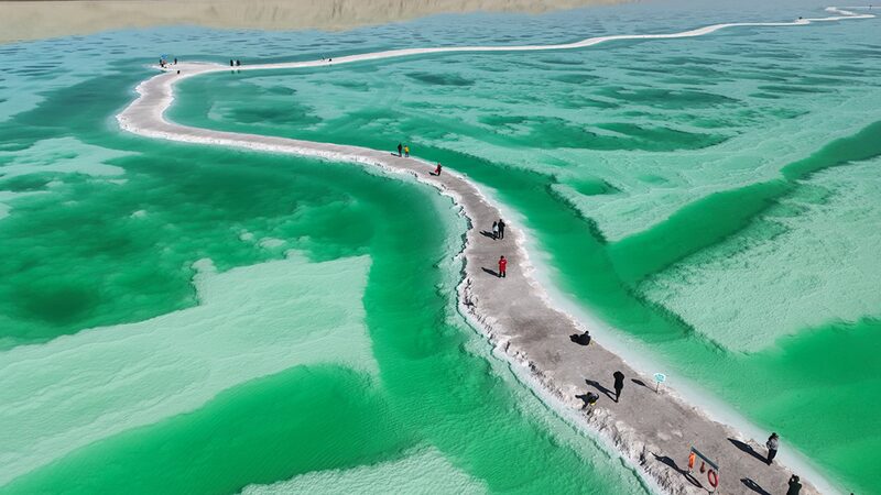 Emerald_Lake__Qinghai_s_Shimmering_Viridian_Jewel - Khabar Asia Emerald_Lake__Qinghai_s_Shimmering_Viridian_Jewel