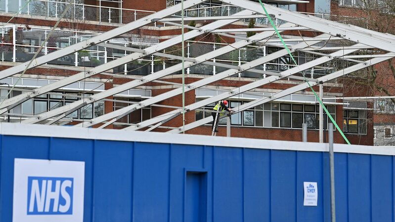 England_Constructs_Emergency_COVID-19_Surge_Hubs_Amid_Record_Cases_and_Test_Shortages - Khabar Asia England Constructs Emergency COVID-19 'Surge Hubs' Amid Record Cases and Test Shortages