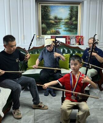 Erhu_Connects_Four_Generations_of_the_Qian_Family_in_Wuxi video poster