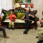 Erhu_Unites_Four_Generations_of_the_Qian_Family_in_Wuxi