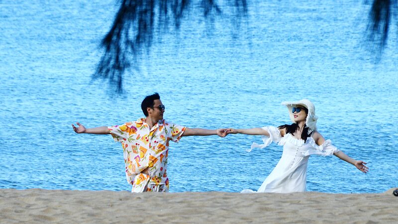 Escape_to_Hainan_Chinas_Tropical_Haven_Amid_Winter_Chill - Khabar Asia Escape to Hainan: China's Tropical Haven Amid Winter Chill