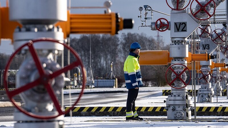 European_Energy_Concerns_Rise_as_Ukraine_Halts_Russian_Gas_Transit video poster