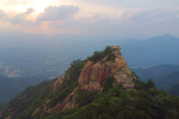 Experience Winter’s Beauty: Snowy Scenery at Jigong Mountain in Henan Province Experience Winter's Beauty: Snowy Scenery at Jigong Mountain in Henan Province video poster