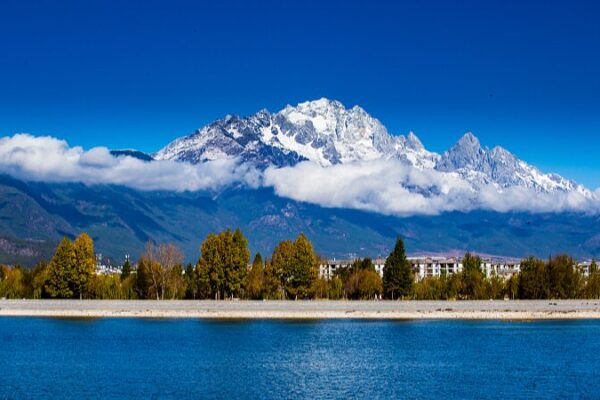 Experience_the_Breathtaking_Beauty_of_Yulong_Snow_Mountain video poster