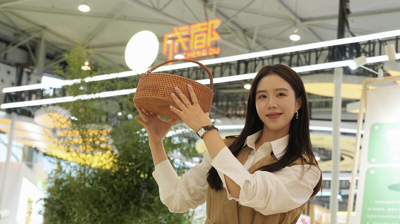 Experience_the_Joy_of_Harvest_at_Chengdu_s_2024_Digital_Agriculture_Expo video poster