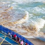 Experience_the_Mighty_Tidal_Bore_of_Qiantang_River_in_East_China_s_Zhejiang video poster