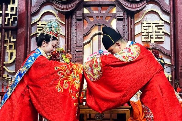 Experiencing Traditional Chinese Weddings in Shanxi’s Suzhuang Village Experiencing_Traditional_Chinese_Weddings_in_Shanxi_s_Suzhuang_Village video poster