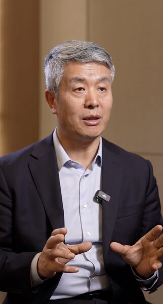 Expert_Highlights_Global_Competitiveness_of_China_s__New_Three__Industries video poster