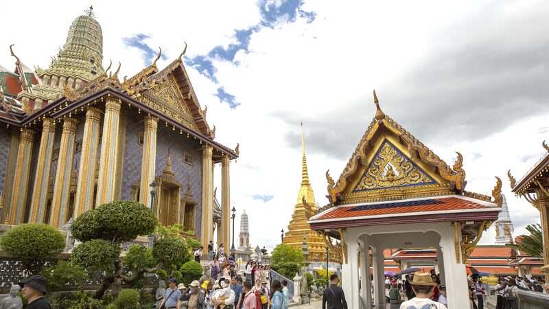 Exploring_Bangkok_s_Grand_Palace__A_Glimpse_into_Thai_Royal_Heritage - Khabar Asia Exploring_Bangkok_s_Grand_Palace__A_Glimpse_into_Thai_Royal_Heritage