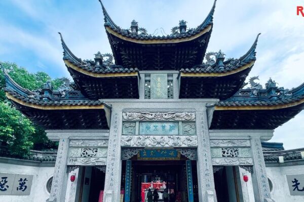 Exploring Huishan Ancient Town: Preserving China’s Traditional Roof Architecture Exploring_Huishan_Ancient_Town__Preserving_China_s_Traditional_Roof_Architecture