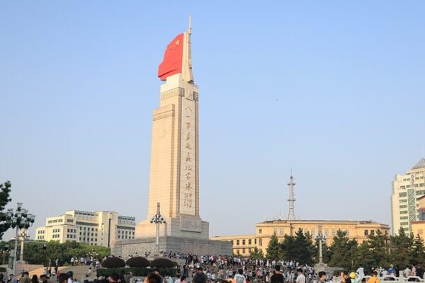 Exploring Nanchang's Bayi Square: A Journey Through History and Culture video poster