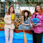 Exploring Thailand's Damnoen Saduak Floating Market: A Journey Through the Venice of the Far East video poster