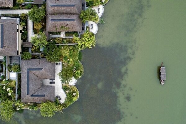 Exploring_Wuxi__A_Thriving_Hub_of_Commerce_and_Culture_in_the_Yangtze_River_Delta video poster