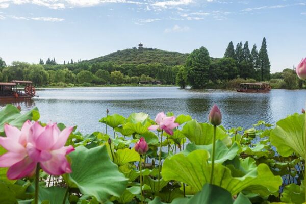 Exploring_Wuxi__The_Rising_Star_of_Affluence_and_Romance