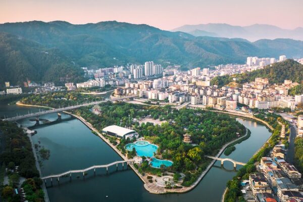 Exploring the Beauty and Heritage of Fujian's Ziyang Park video poster