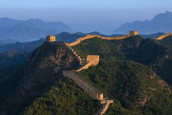 Exploring the Majestic Jinshanling Great Wall: A Journey Through China's History video poster
