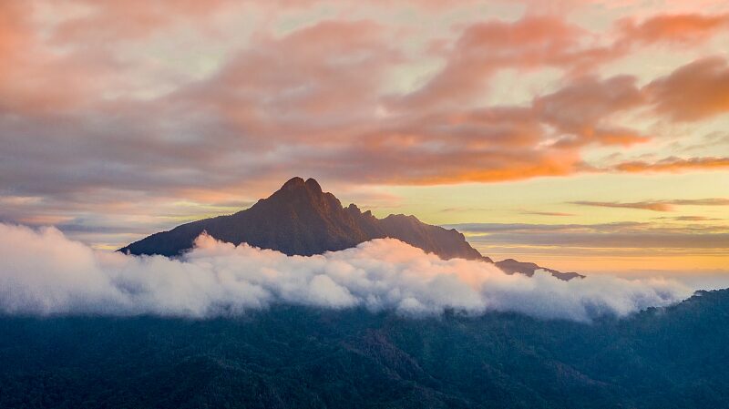 Exploring_the_Majestic_Wuzhi_Mountain_Hainans_Highest_Peak_poster - Khabar Asia Exploring the Majestic Wuzhi Mountain: Hainan's Highest Peak video poster