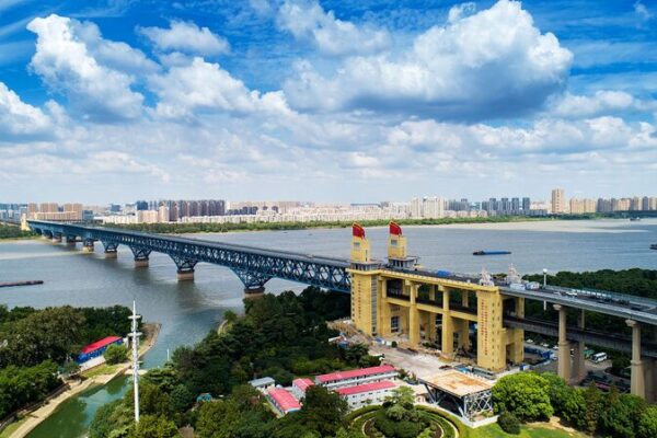 Exploring the Nanjing Yangtze River Bridge: China's Engineering Marvel video poster