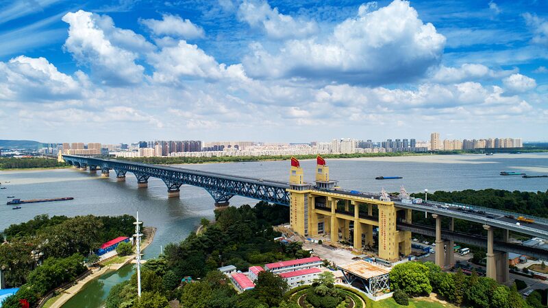 Exploring_the_Nanjing_Yangtze_River_Bridge_Chinas_Engineering_Marvel_poster - Khabar Asia Exploring the Nanjing Yangtze River Bridge: China's Engineering Marvel video poster
