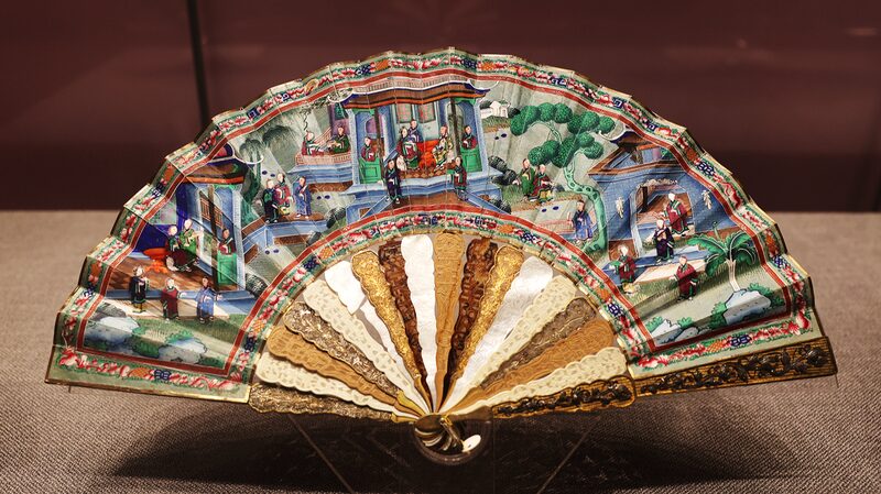 Exquisite_Qing_Dynasty_Fans_Unveiled_in_Nanning__Highlighting_East_West_Cultural_Exchange - Khabar Asia Exquisite_Qing_Dynasty_Fans_Unveiled_in_Nanning__Highlighting_East_West_Cultural_Exchange