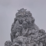 Fanjing_Mountain_s_Snowy_Splendor_Attracts_Throngs_of_Tourists video poster