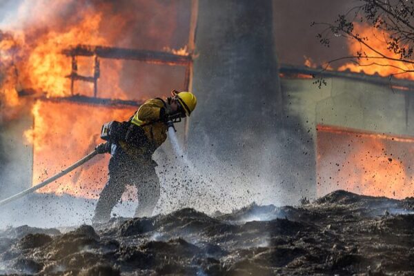 Fast-Moving Edgehill Fire Destroys Homes in Southern California Fast_Moving_Edgehill_Fire_Destroys_Homes_in_Southern_California