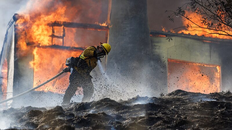 Fast_Moving_Edgehill_Fire_Destroys_Homes_in_Southern_California