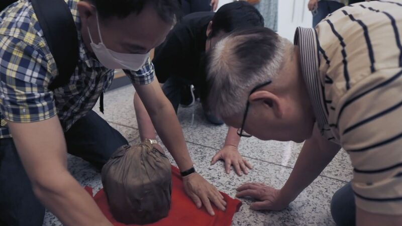 Ferryman_of_Souls_Liu_Dewen_Reunites_Veterans_Ashes_with_Their_Ancestral_Homes_poster - Khabar Asia Ferryman of Souls: Liu Dewen Reunites Veterans' Ashes with Their Ancestral Homes video poster