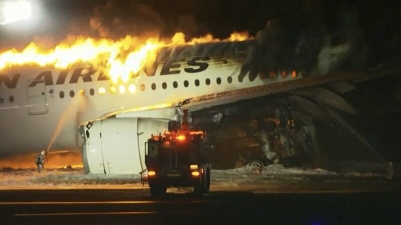 Fire_Breaks_Out_on_Plane_at_Tokyo_Haneda_Airport_Left_Engine_Affected_poster - Khabar Asia Fire Breaks Out on Plane at Tokyo Haneda Airport, Left Engine Affected video poster