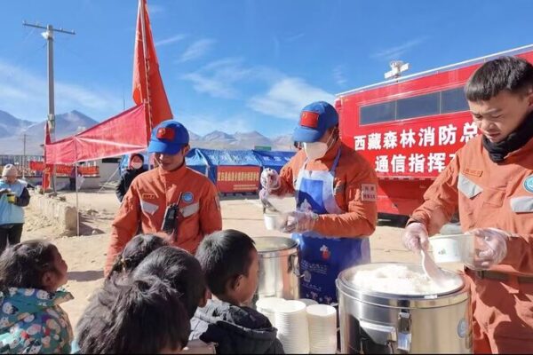 Firefighters Prepare Lunch for Earthquake-Affected Villagers in Xizang Firefighters_Prepare_Lunch_for_Earthquake_Affected_Villagers_in_Xizang video poster