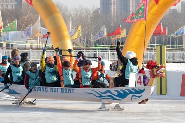 First Ice Dragon Boat Competition Unveils in Daqing First Ice Dragon Boat Competition Unveils in Daqing