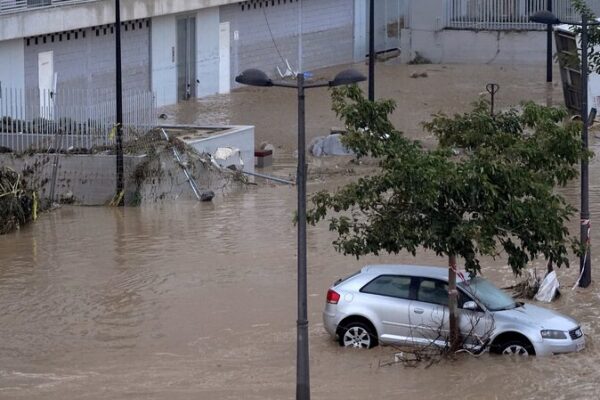 Flash Floods in Spain’s Valencia Region Claim 51 Lives, Rescue Efforts Ongoing Flash_Floods_in_Spain_s_Valencia_Region_Claim_51_Lives__Rescue_Efforts_Ongoing