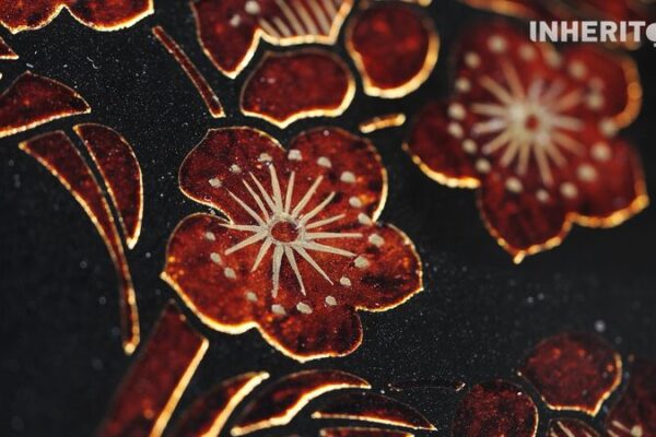 Floral Poetry on Lacquerware: Masters Weaving Blossoms with Light and Shadow Floral_Poetry_on_Lacquerware__Masters_Weaving_Blossoms_with_Light_and_Shadow