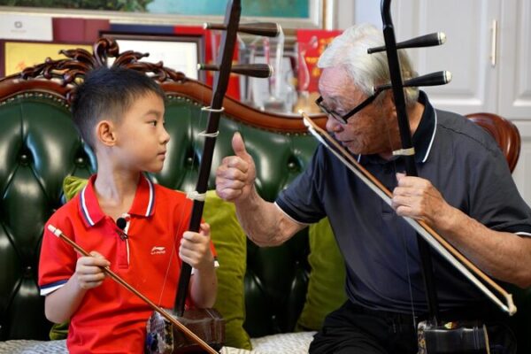 Four Generations of Erhu Players Unite Through Music in Jiangsu Province Four_Generations_of_Erhu_Players_Unite_Through_Music_in_Jiangsu_Province video poster