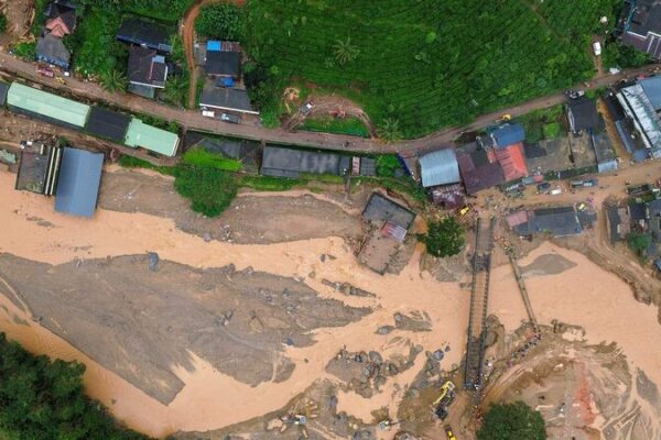 Four Rescued Alive Three Days After Kerala Landslides in India Four_Rescued_Alive_Three_Days_After_Kerala_Landslides_in_India